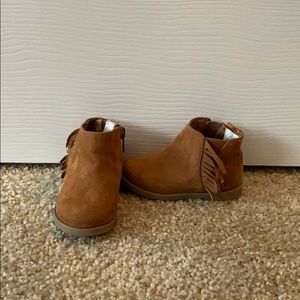 Size 5 Old Navy Toddler Booties